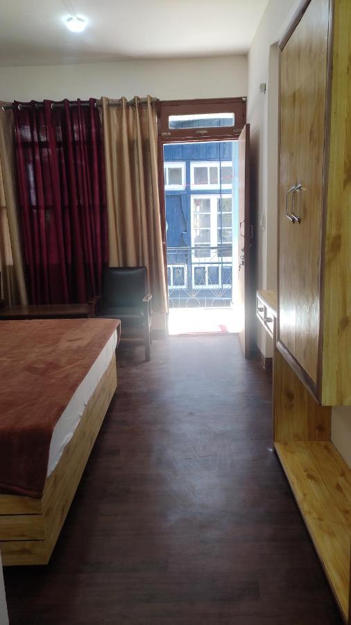 The Prasher Lodge Mall Road Manali Exterior foto