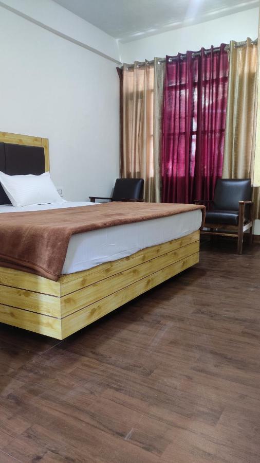 The Prasher Lodge Mall Road Manali Exterior foto
