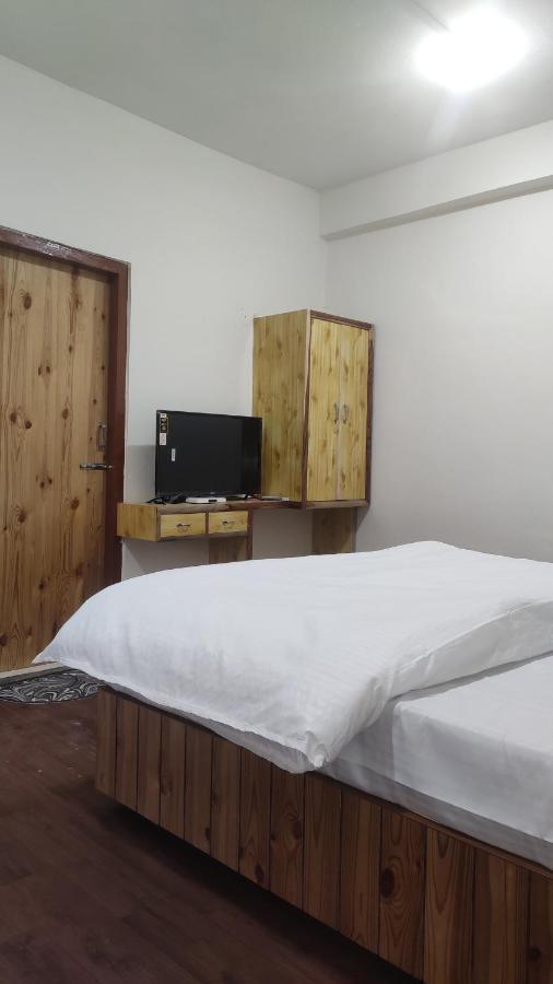 The Prasher Lodge Mall Road Manali Exterior foto