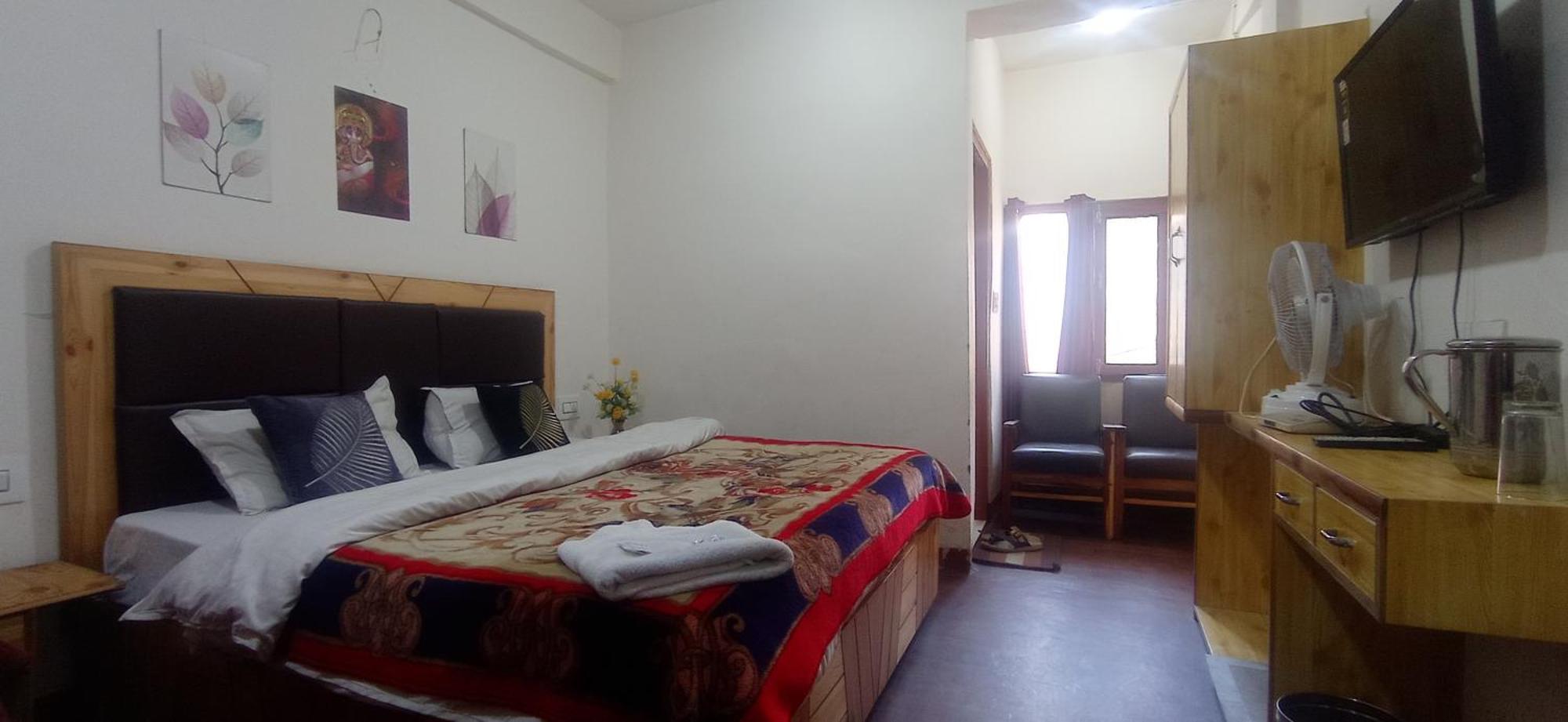 The Prasher Lodge Mall Road Manali Exterior foto