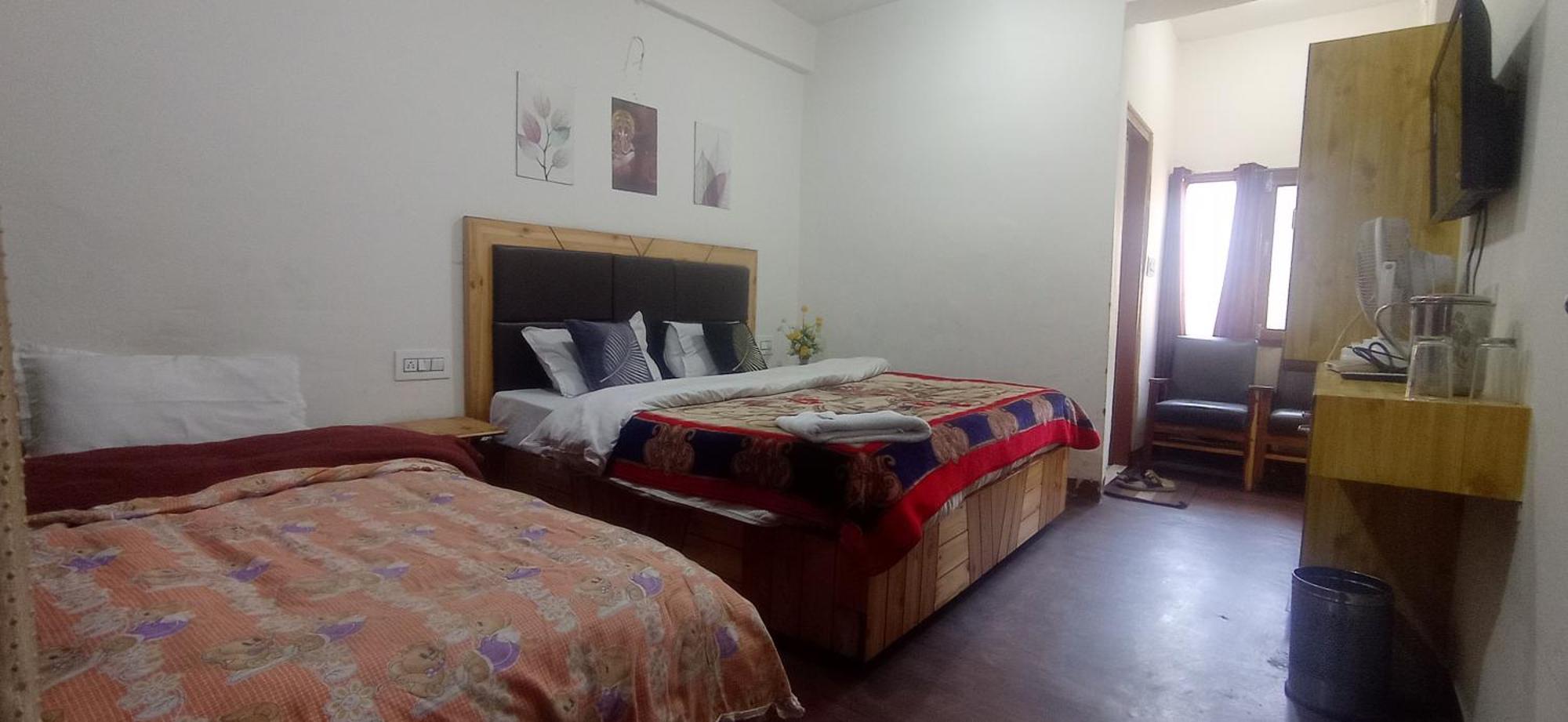 The Prasher Lodge Mall Road Manali Exterior foto