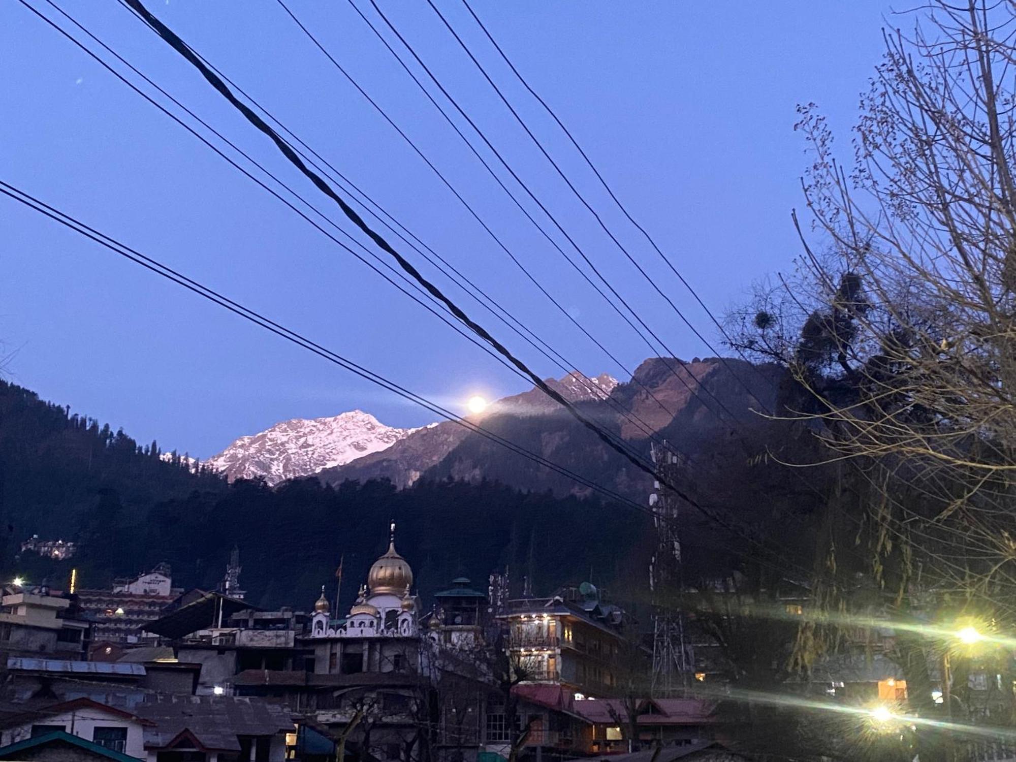 The Prasher Lodge Mall Road Manali Exterior foto